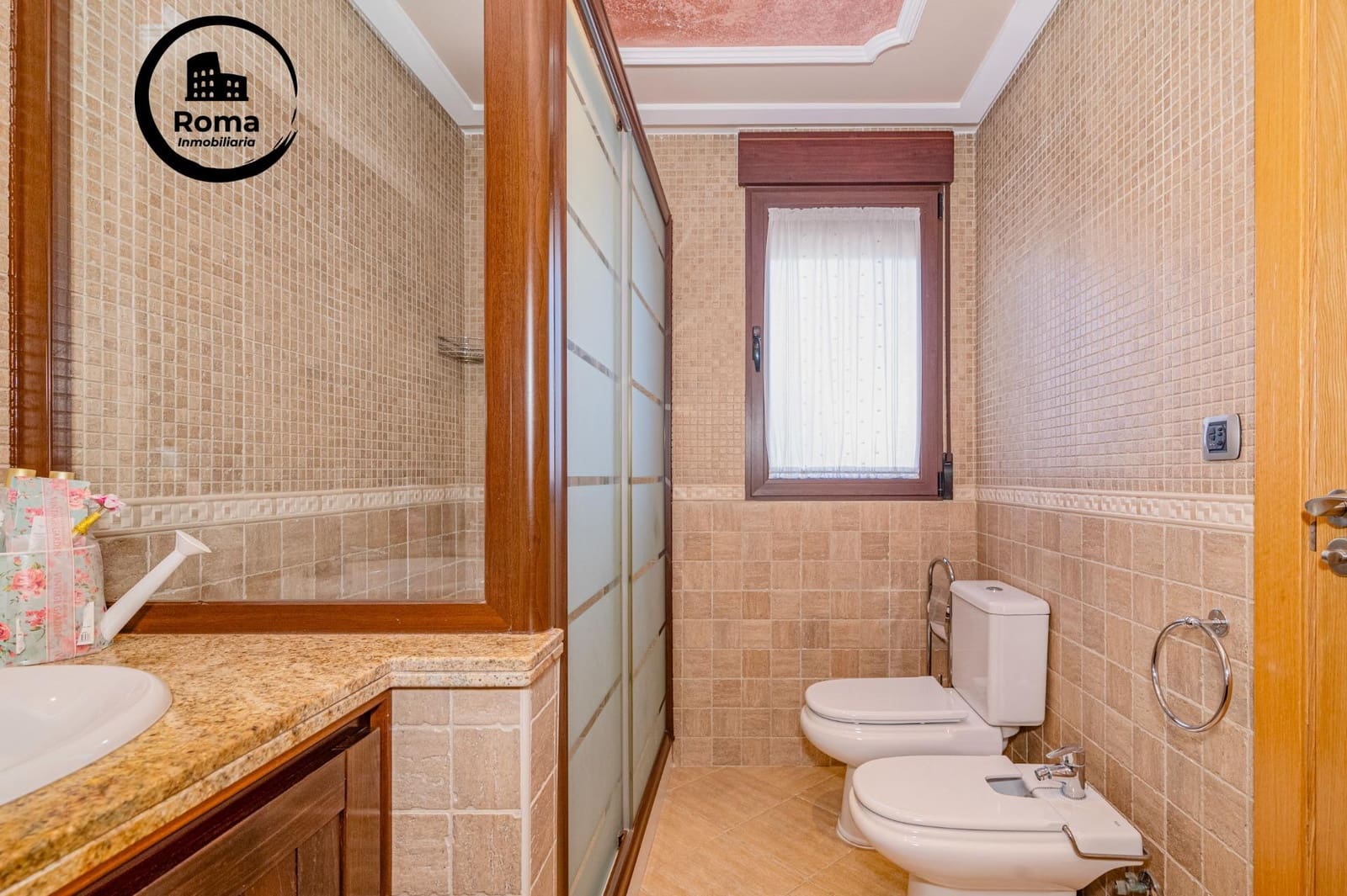 4 slaapkamer Rijtjeshuis te koop in La Zubia met zwembad garage - € 370.000 (Ref: 9829329)