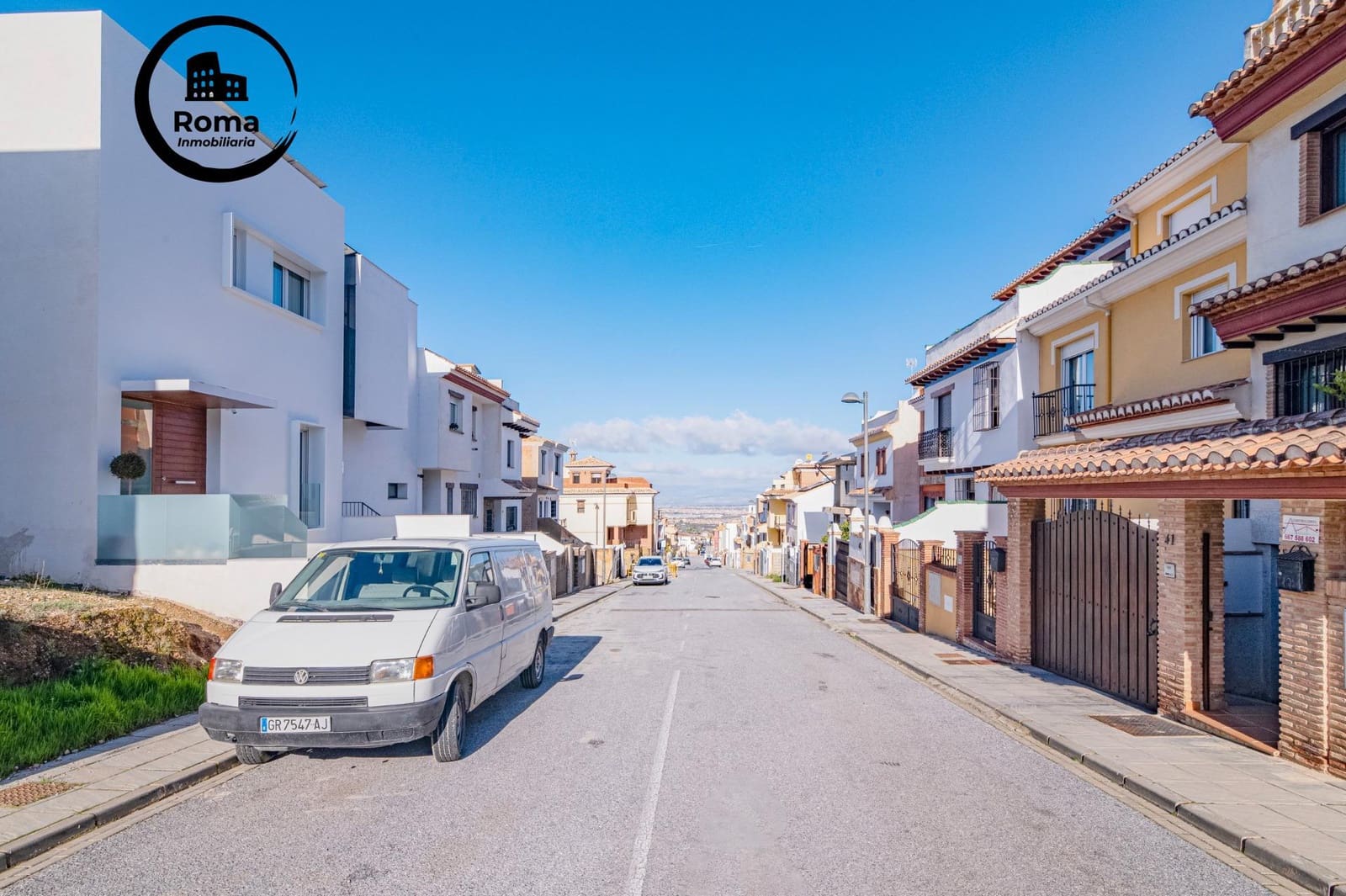 4 slaapkamer Rijtjeshuis te koop in La Zubia met zwembad garage - € 370.000 (Ref: 9829329)