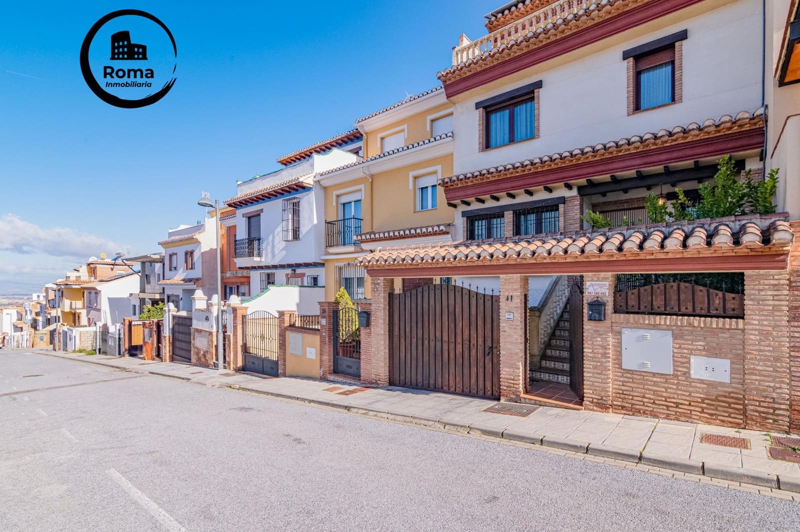 4 slaapkamer Rijtjeshuis te koop in La Zubia met zwembad garage - € 370.000 (Ref: 9829329)