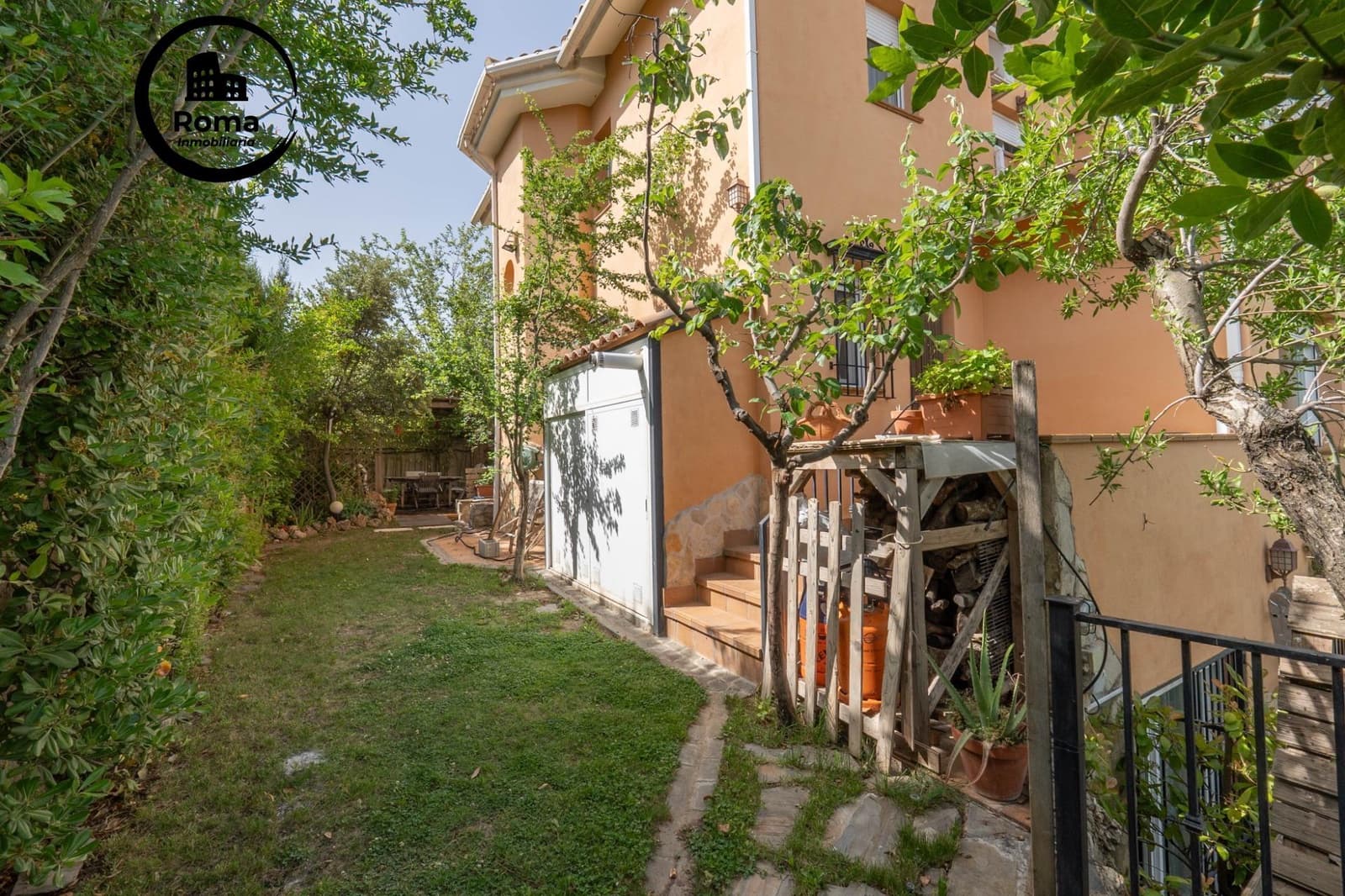 3 sovrum Villa till salu i La Zubia med pool garage - 350 000 € (Ref: 9831656)