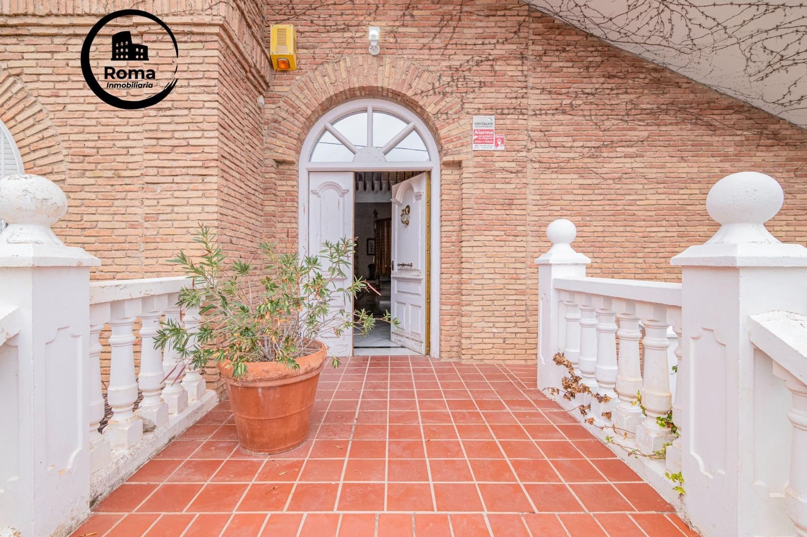 5 sovrum Villa till salu i La Zubia med pool garage - 1 190 000 € (Ref: 9894039)