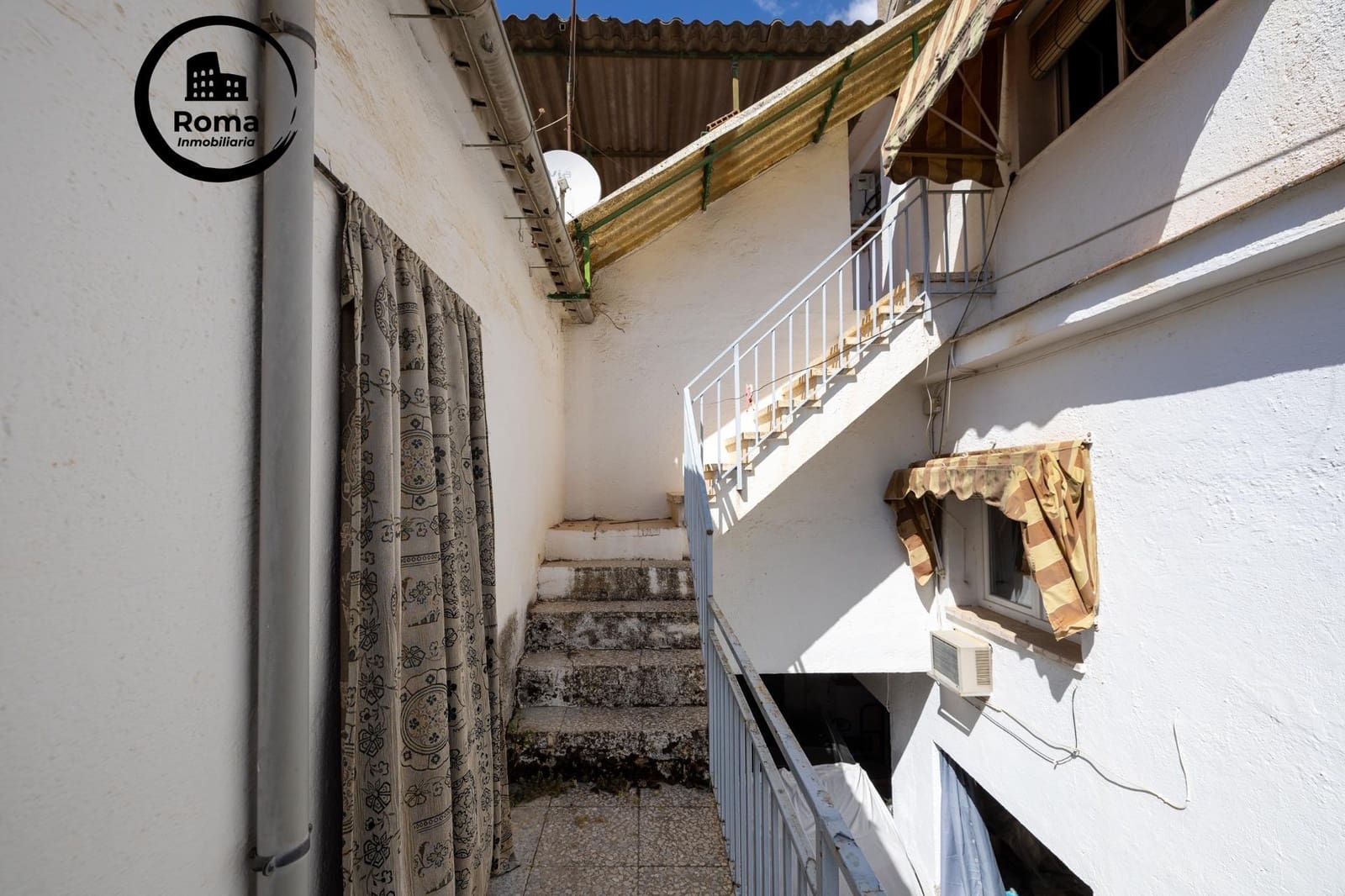 6 bedroom Townhouse for sale in Monachil - € 300,000 (Ref: 9894046)