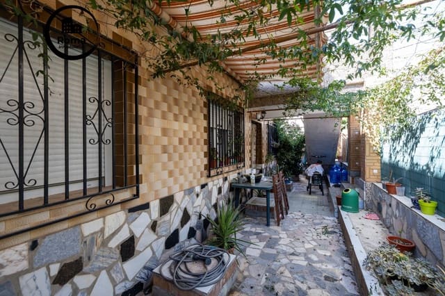 6 bedroom Townhouse for sale in Monachil - € 300,000 (Ref: 9894046)