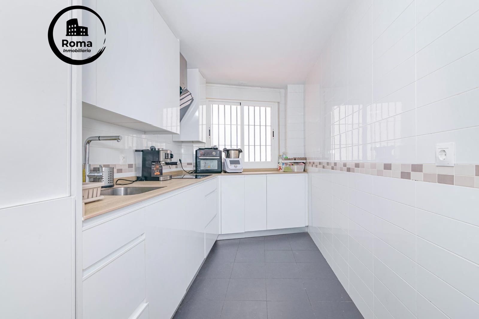 2 slaapkamer Appartement te koop in La Zubia met garage - € 195.000 (Ref: 9894047)