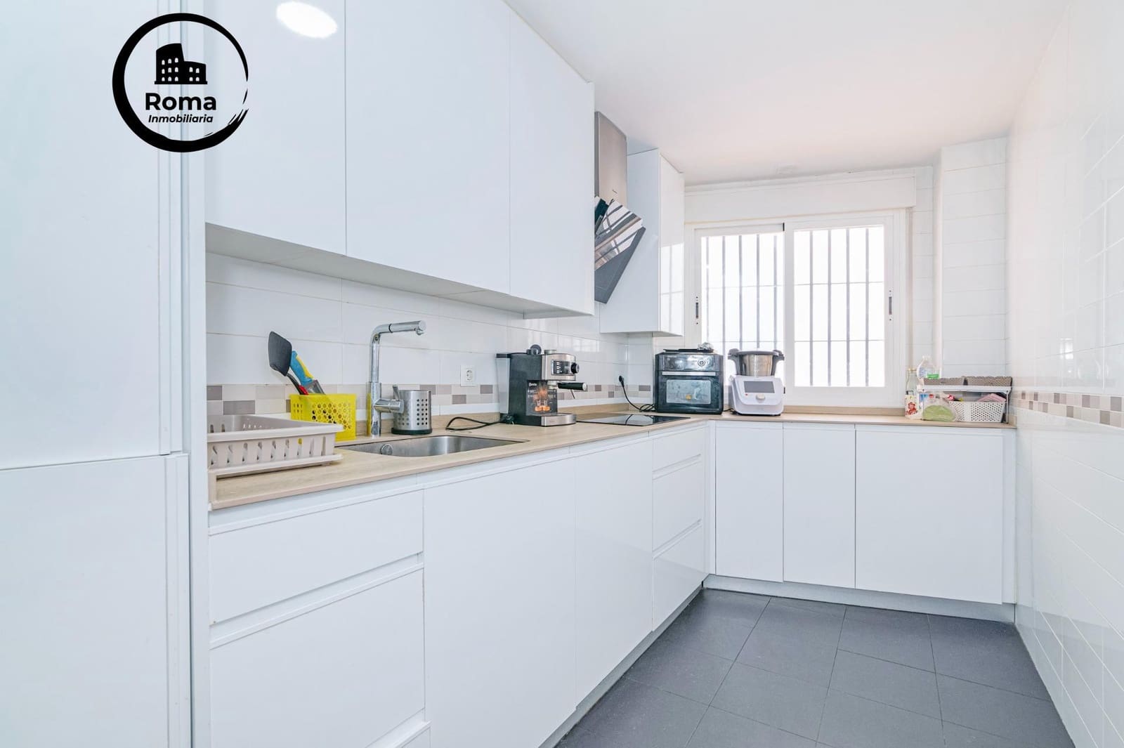 2 slaapkamer Appartement te koop in La Zubia met garage - € 195.000 (Ref: 9894047)
