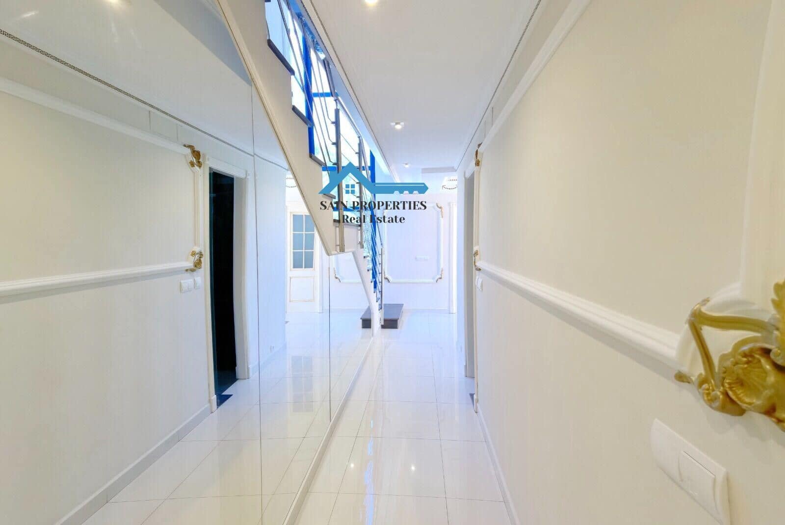 5 bedroom Villa for sale in Altea with pool garage - € 749,000 (Ref: 7896682)