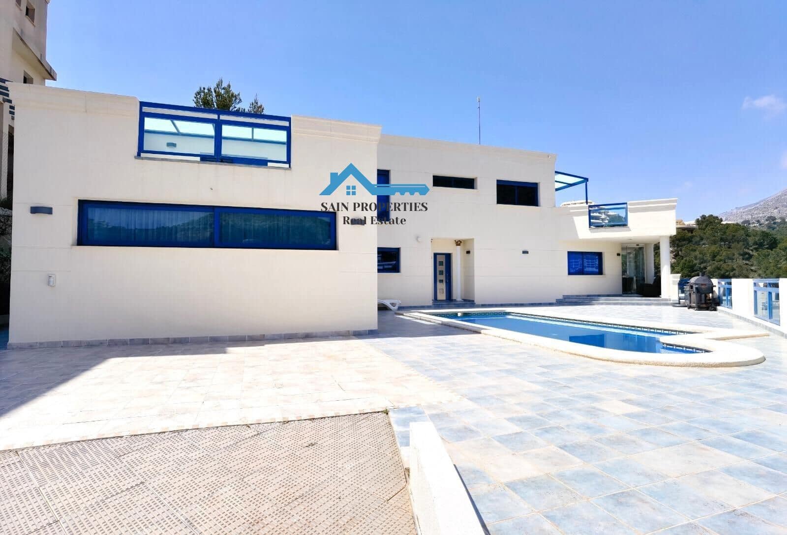 5 bedroom Villa for sale in Altea with pool garage - € 749,000 (Ref: 7896682)