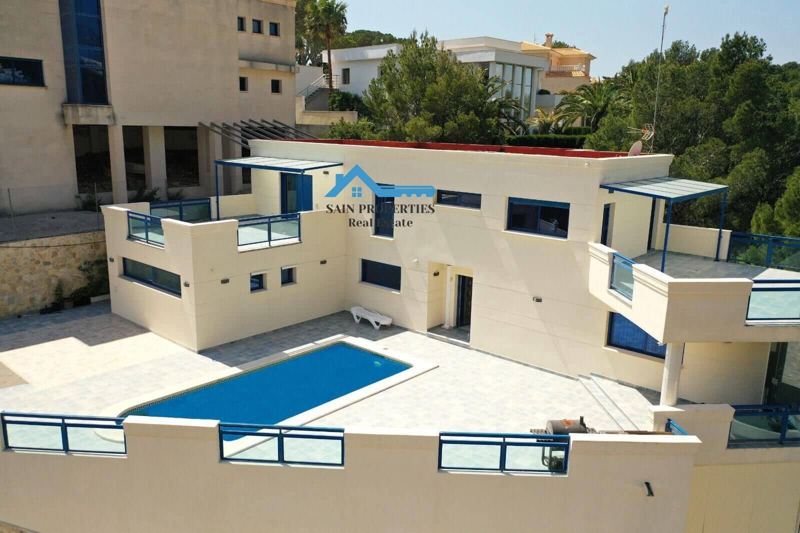5 bedroom Villa for sale in Altea with pool garage - € 749,000 (Ref: 7896682)