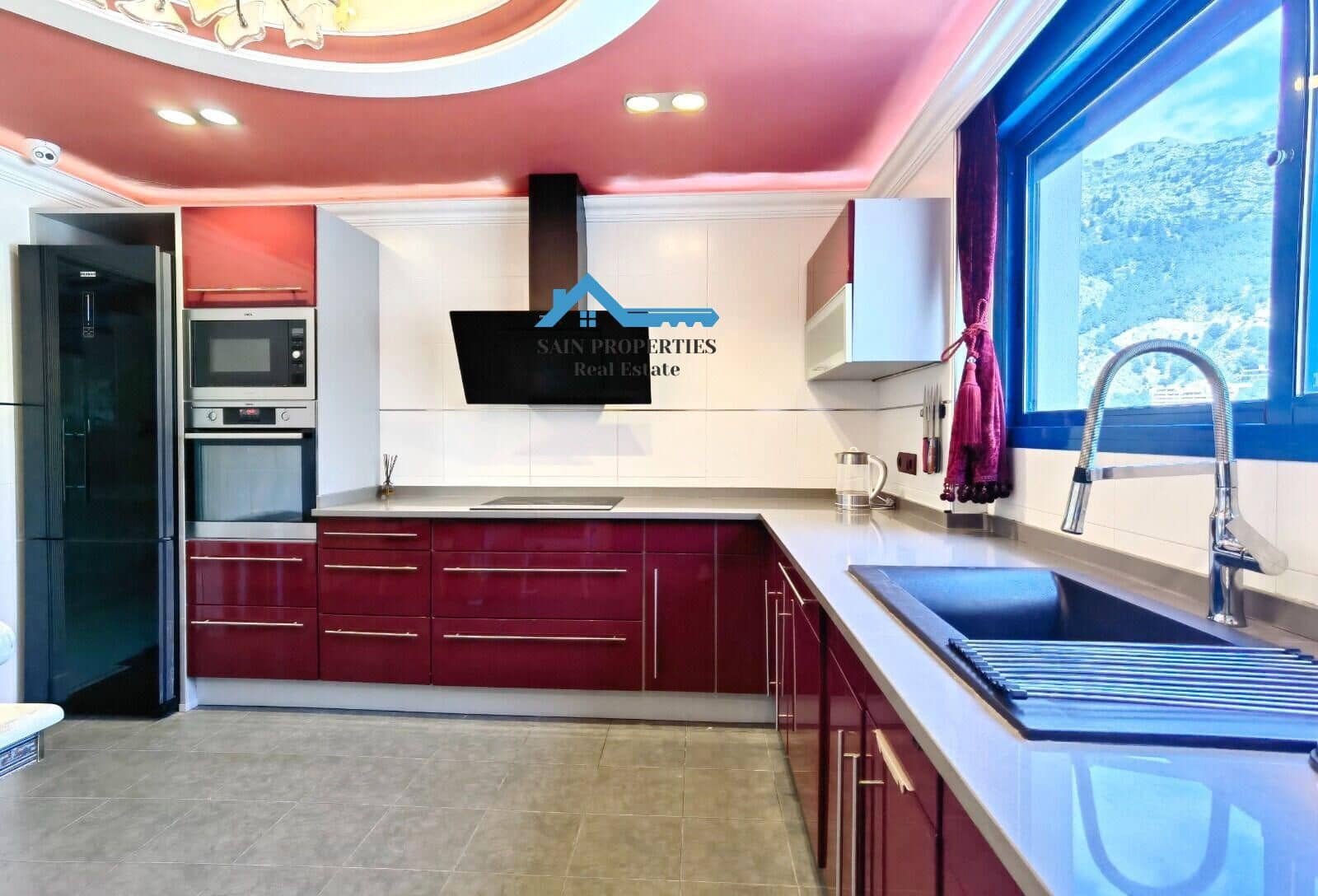 5 bedroom Villa for sale in Altea with pool garage - € 749,000 (Ref: 7896682)