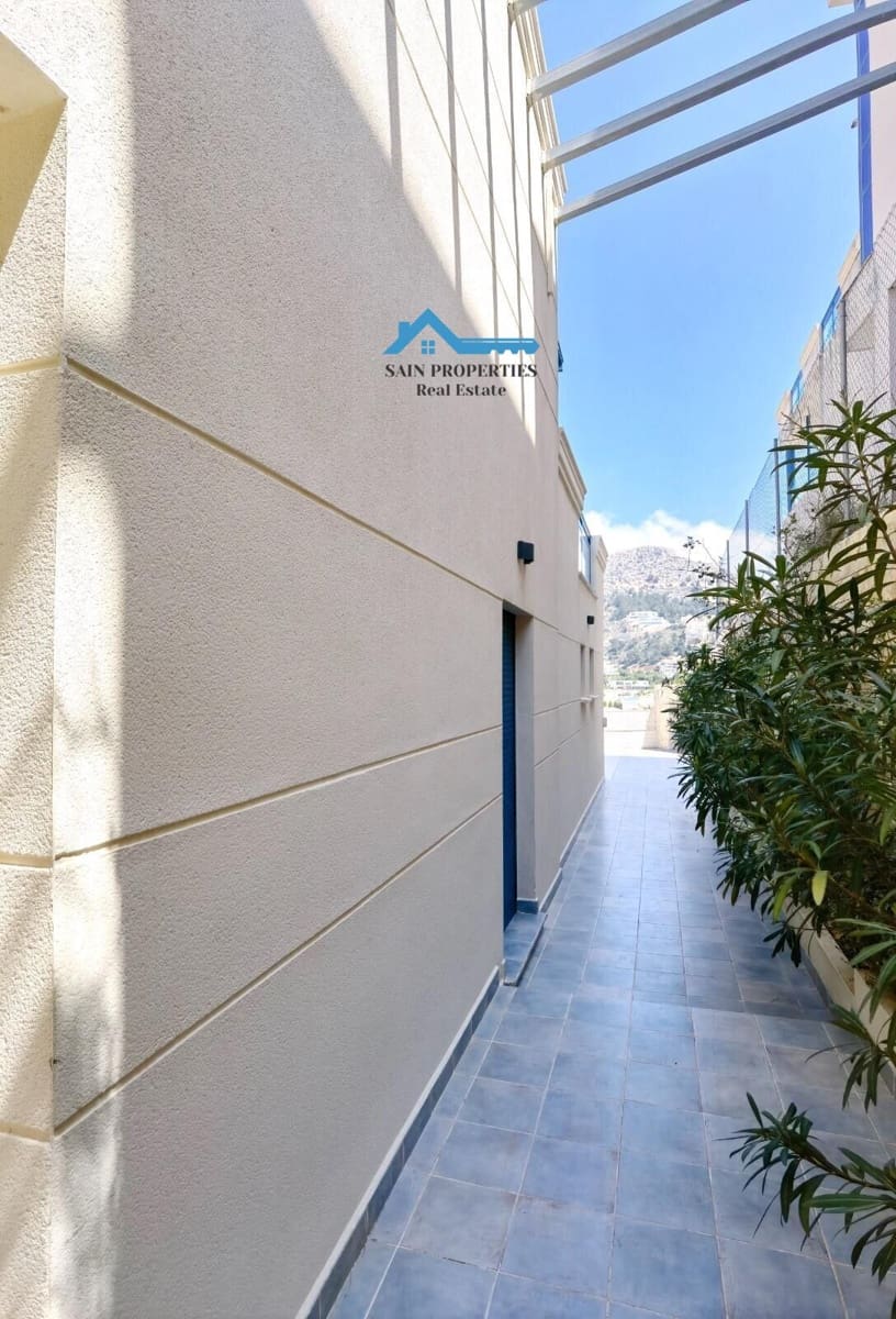 5 bedroom Villa for sale in Altea with pool garage - € 749,000 (Ref: 7896682)