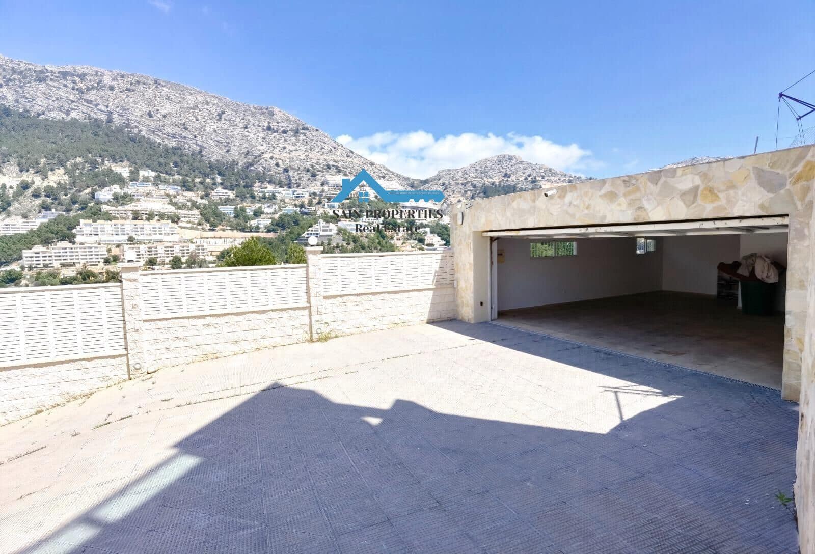 5 bedroom Villa for sale in Altea with pool garage - € 749,000 (Ref: 7896682)