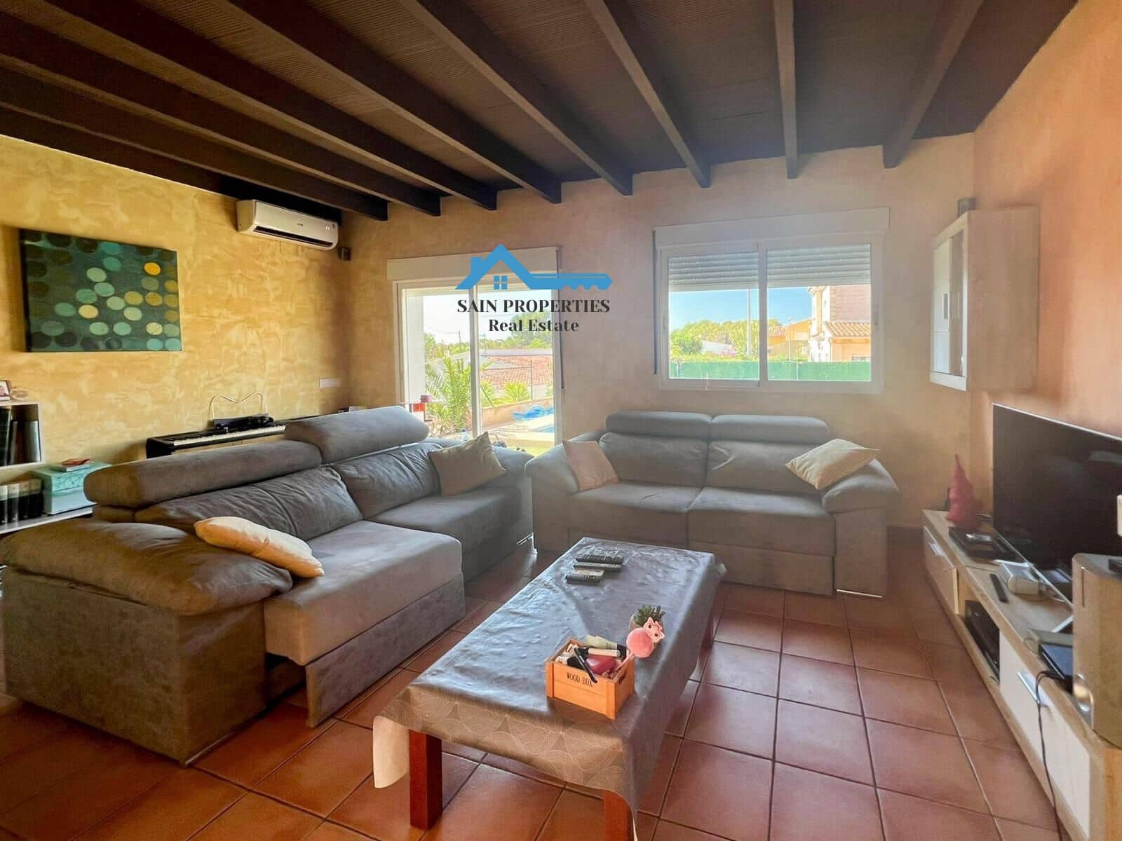 4 bedroom Villa for sale in La Nucia with pool - € 430,000 (Ref: 8755794)