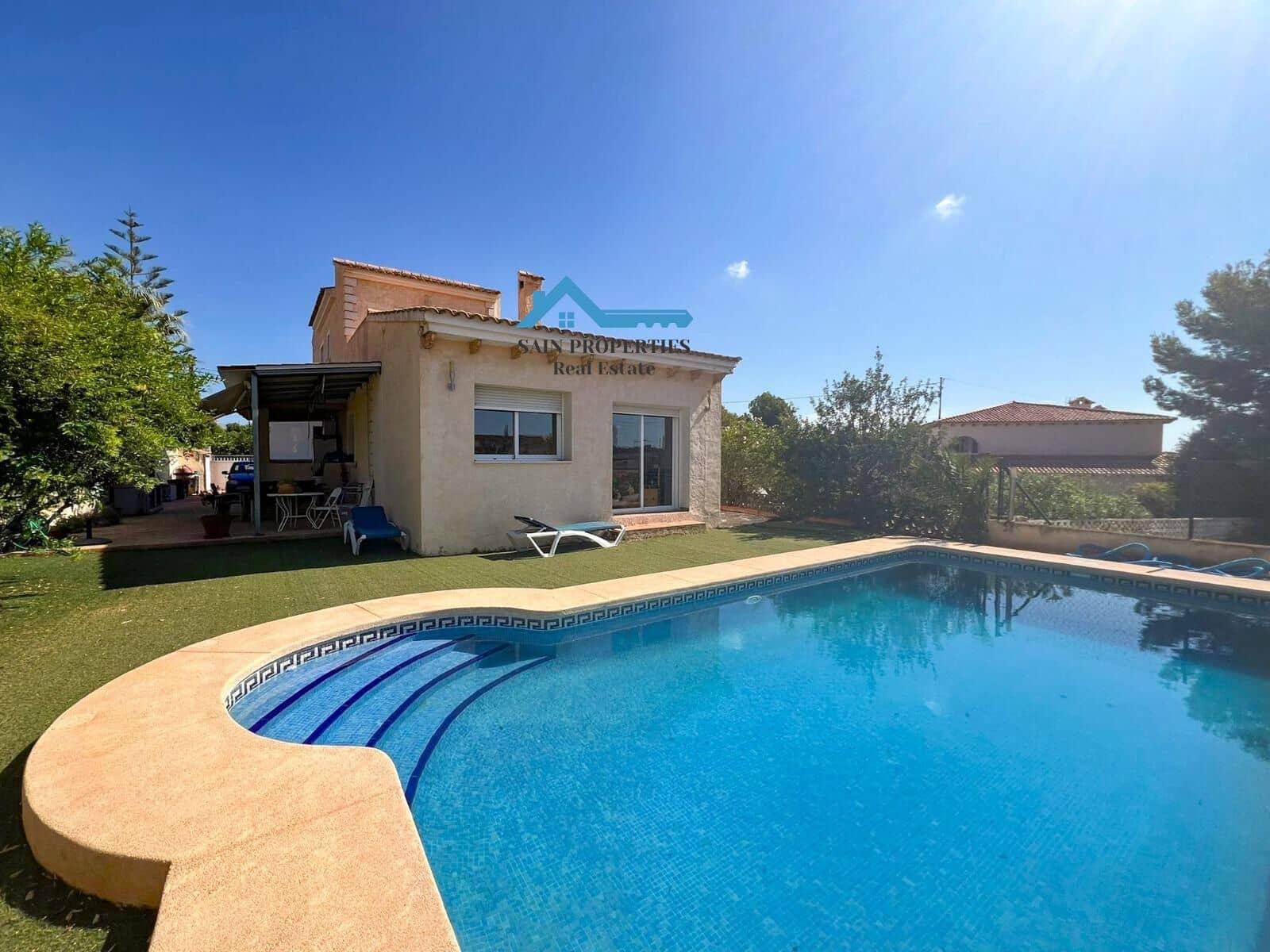 4 bedroom Villa for sale in La Nucia with pool - € 430,000 (Ref: 8755794)