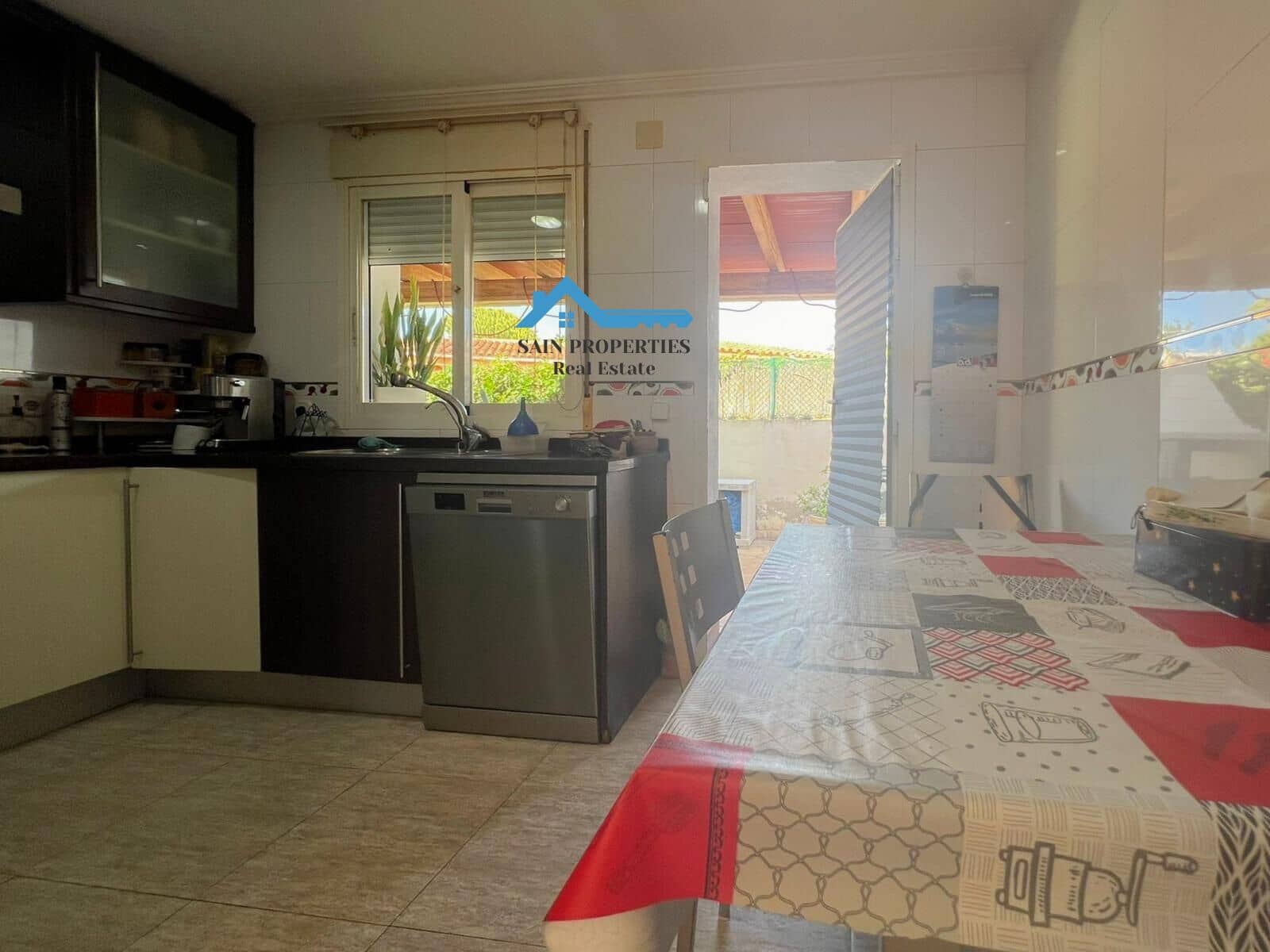 4 bedroom Villa for sale in La Nucia with pool - € 430,000 (Ref: 8755794)