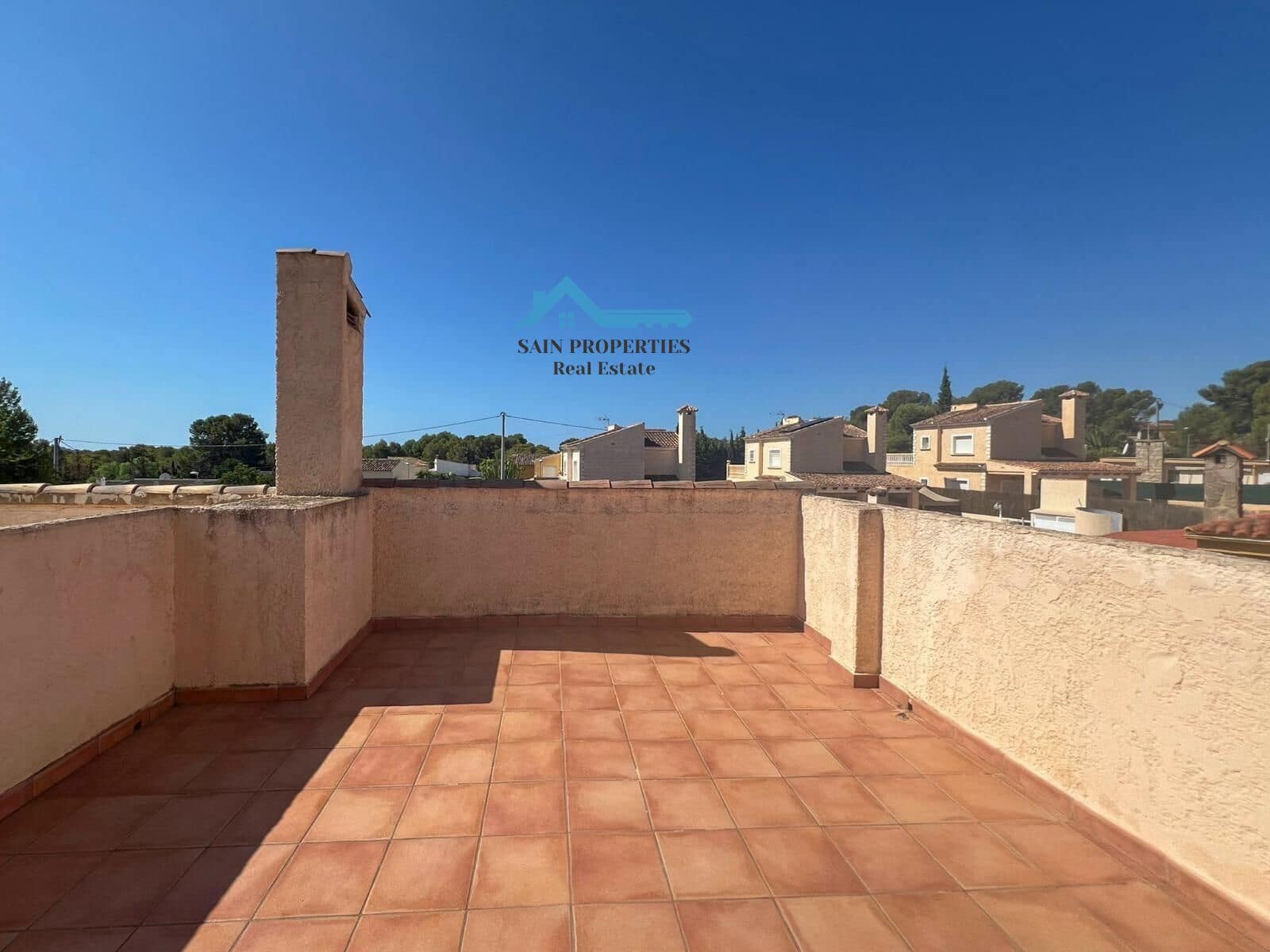 4 bedroom Villa for sale in La Nucia with pool - € 430,000 (Ref: 8755794)