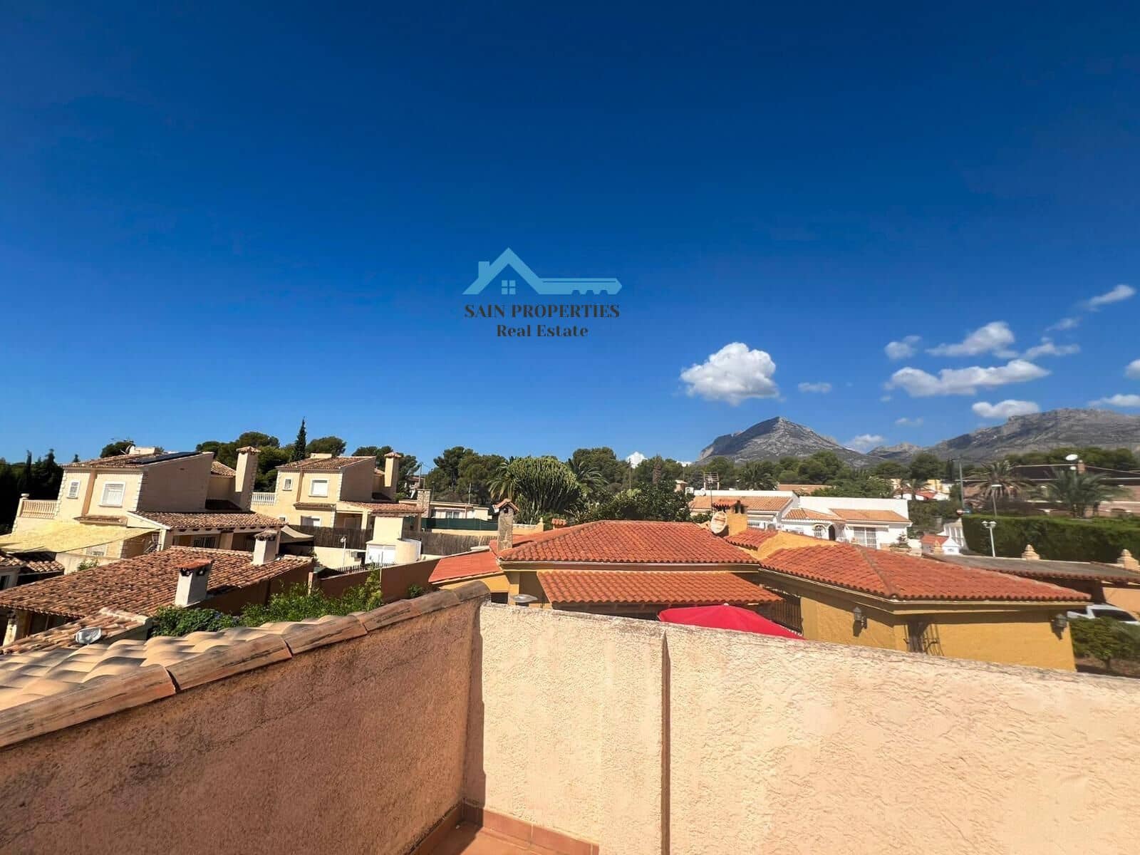 4 bedroom Villa for sale in La Nucia with pool - € 430,000 (Ref: 8755794)