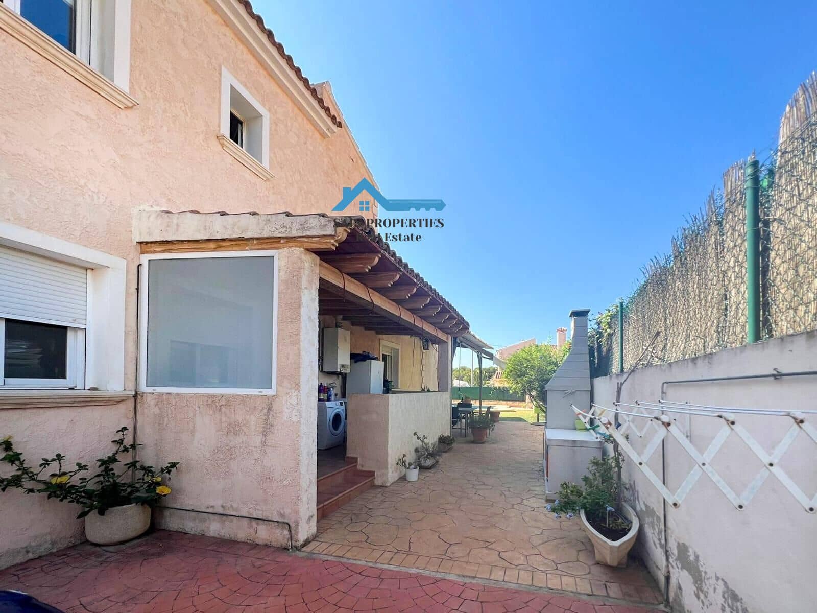 4 bedroom Villa for sale in La Nucia with pool - € 430,000 (Ref: 8755794)