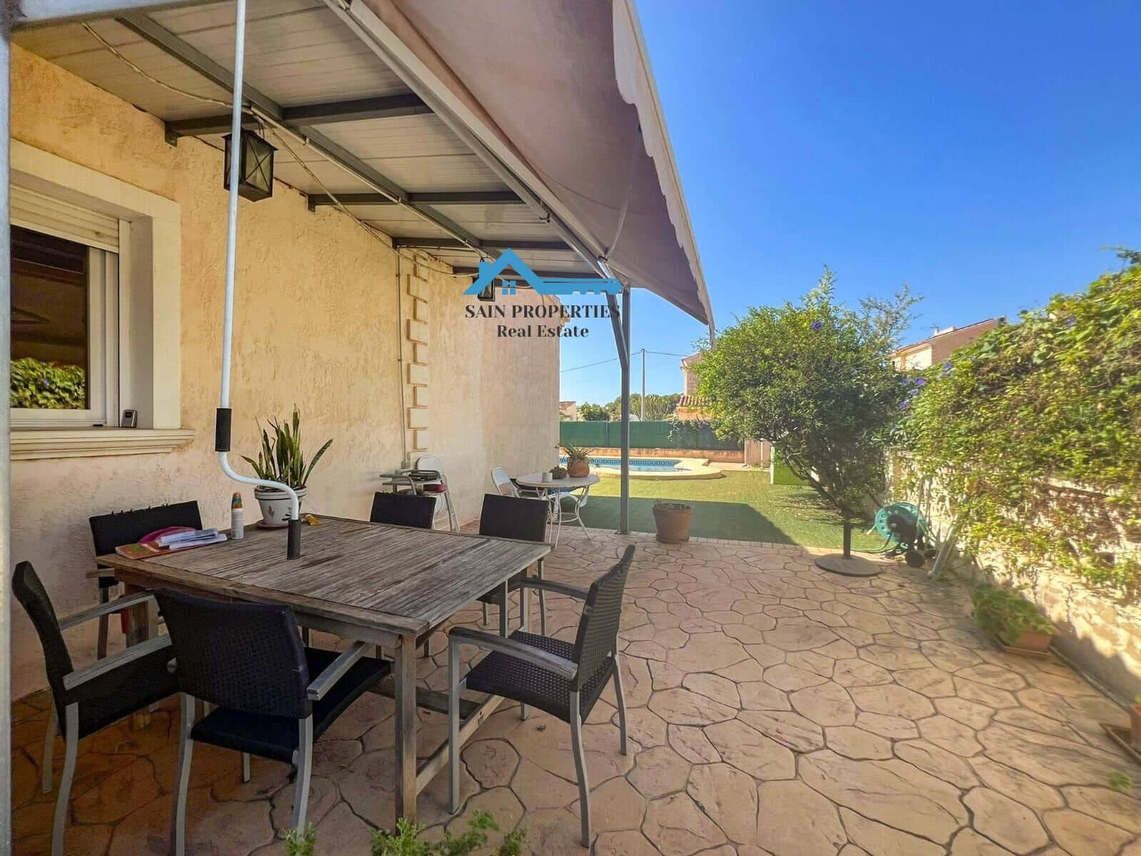 4 bedroom Villa for sale in La Nucia with pool - € 430,000 (Ref: 8755794)