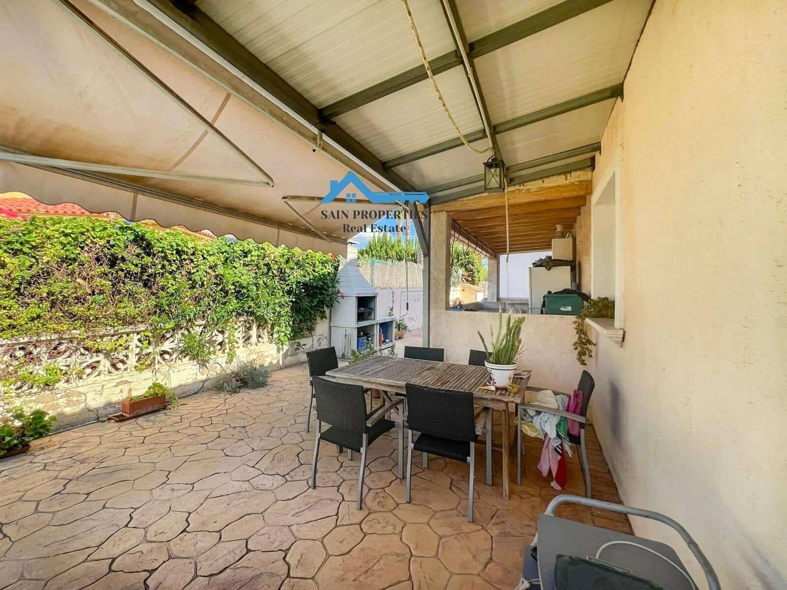 4 bedroom Villa for sale in La Nucia with pool - € 430,000 (Ref: 8755794)