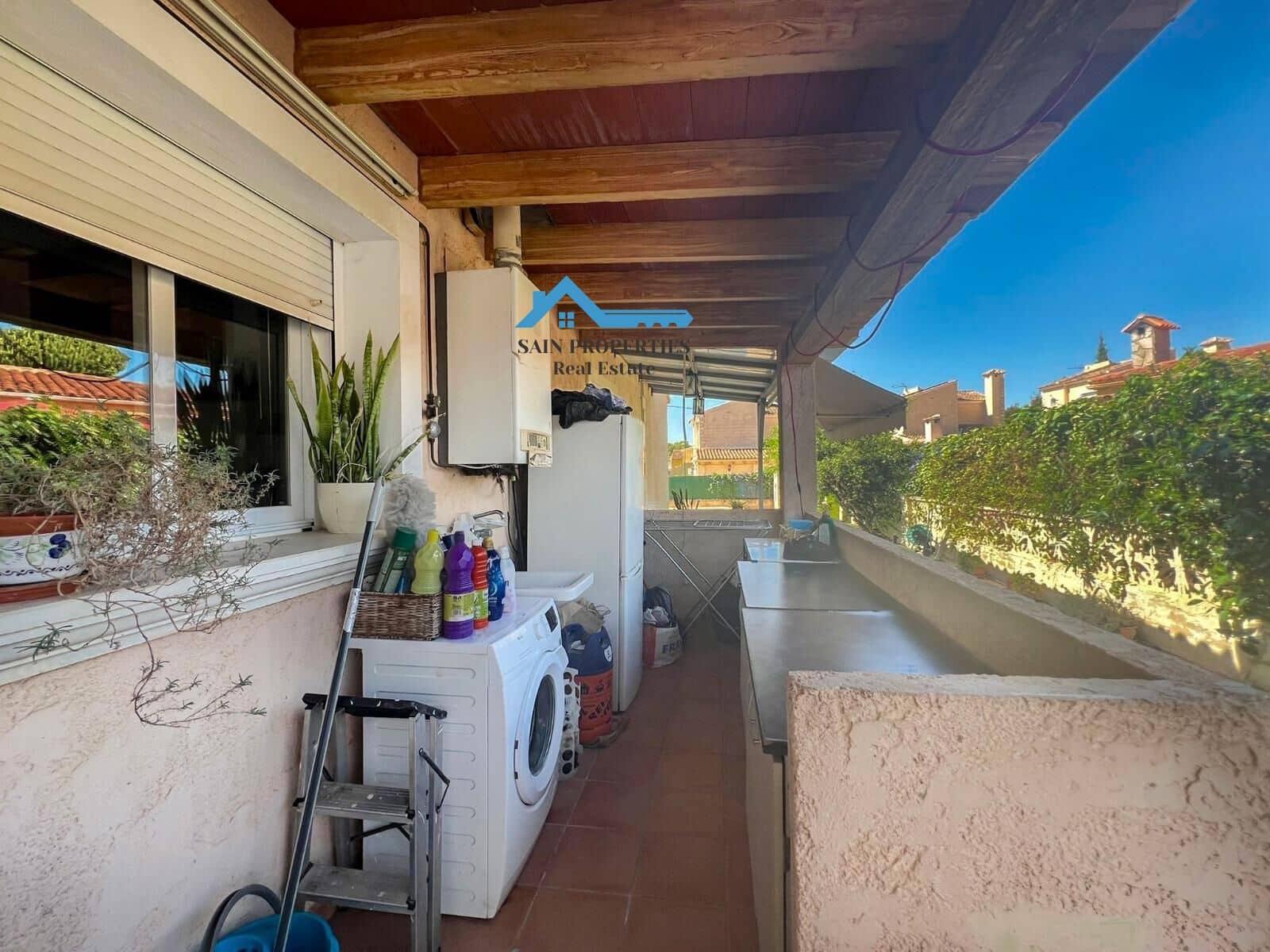 4 bedroom Villa for sale in La Nucia with pool - € 430,000 (Ref: 8755794)