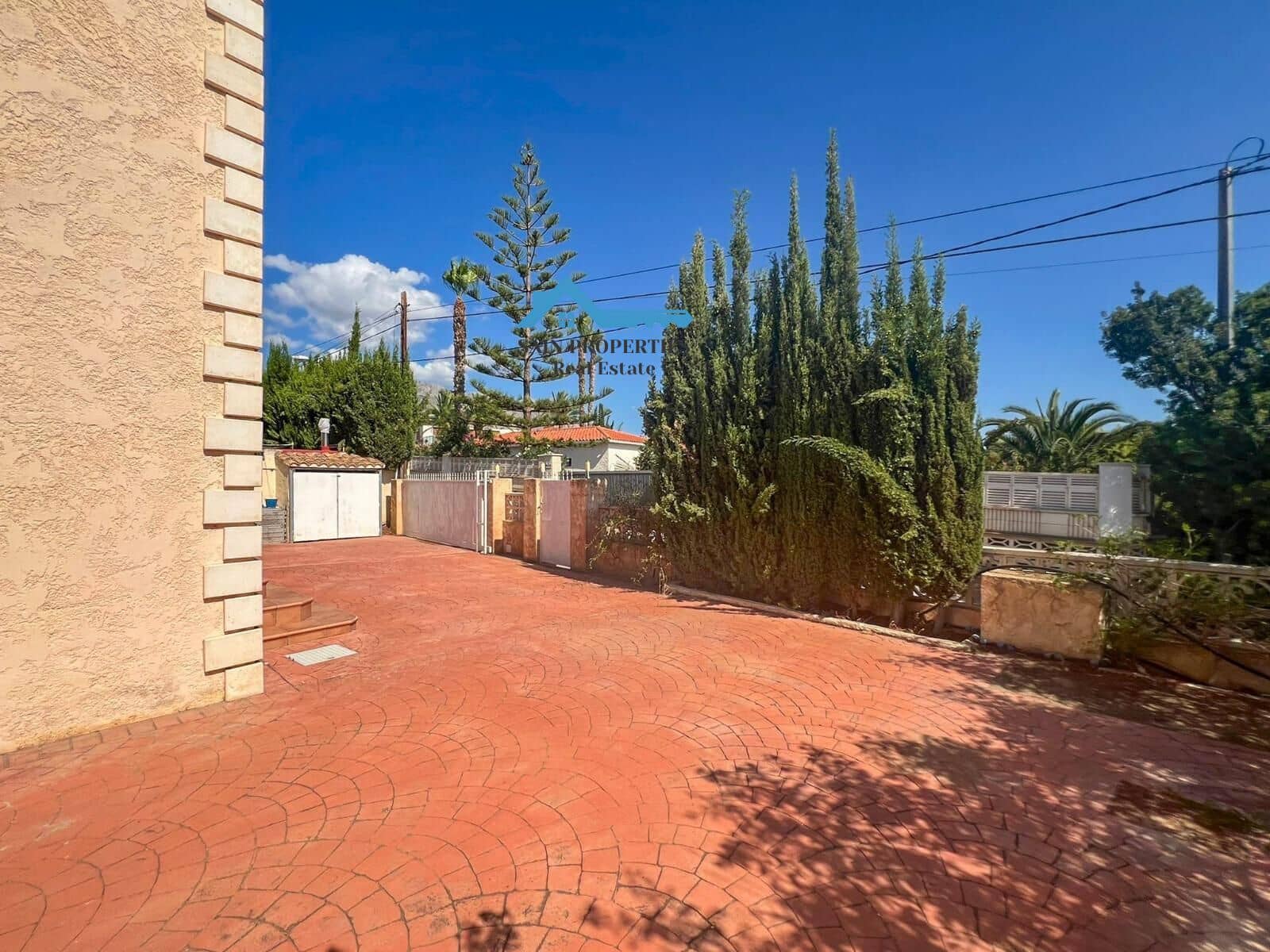 4 bedroom Villa for sale in La Nucia with pool - € 430,000 (Ref: 8755794)