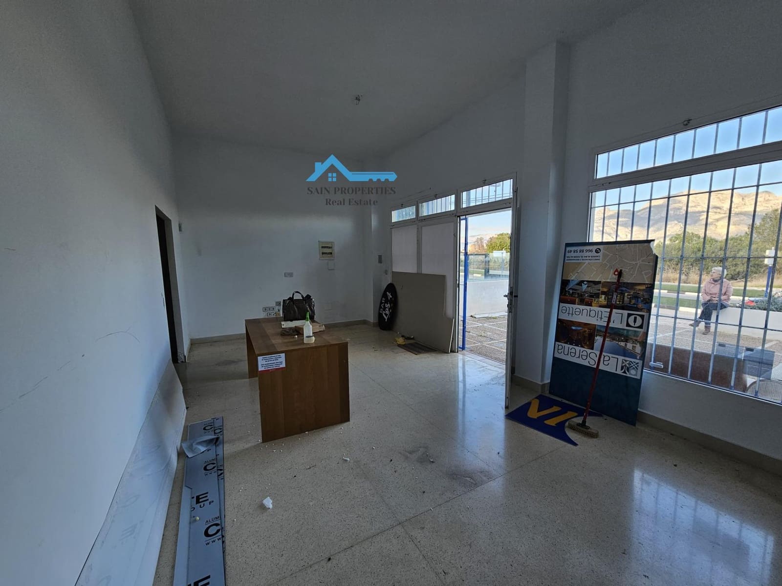 Commercieel te koop in La Nucia - € 194.900 (Ref: 8760230)