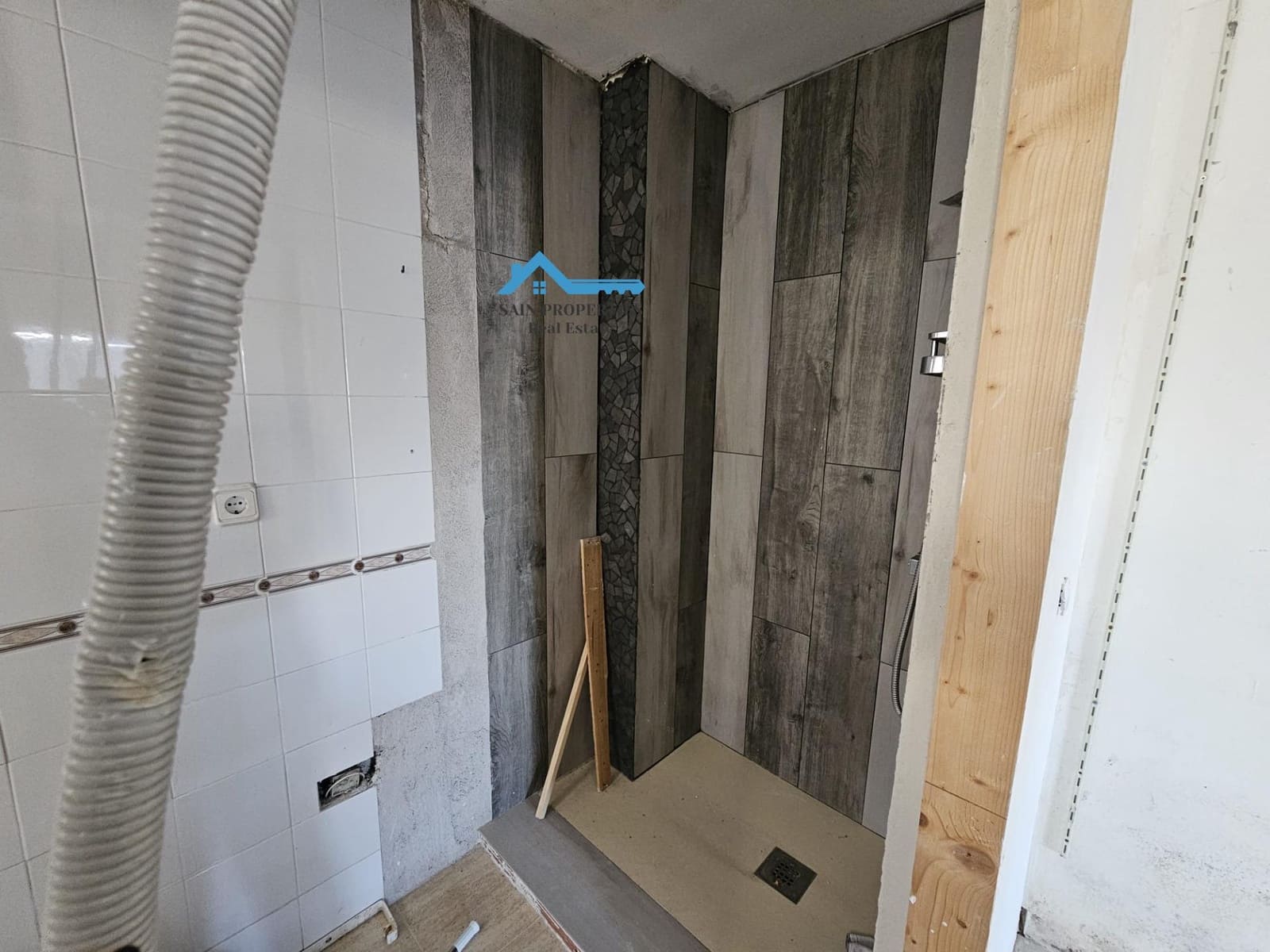 Commercieel te koop in La Nucia - € 194.900 (Ref: 8760230)