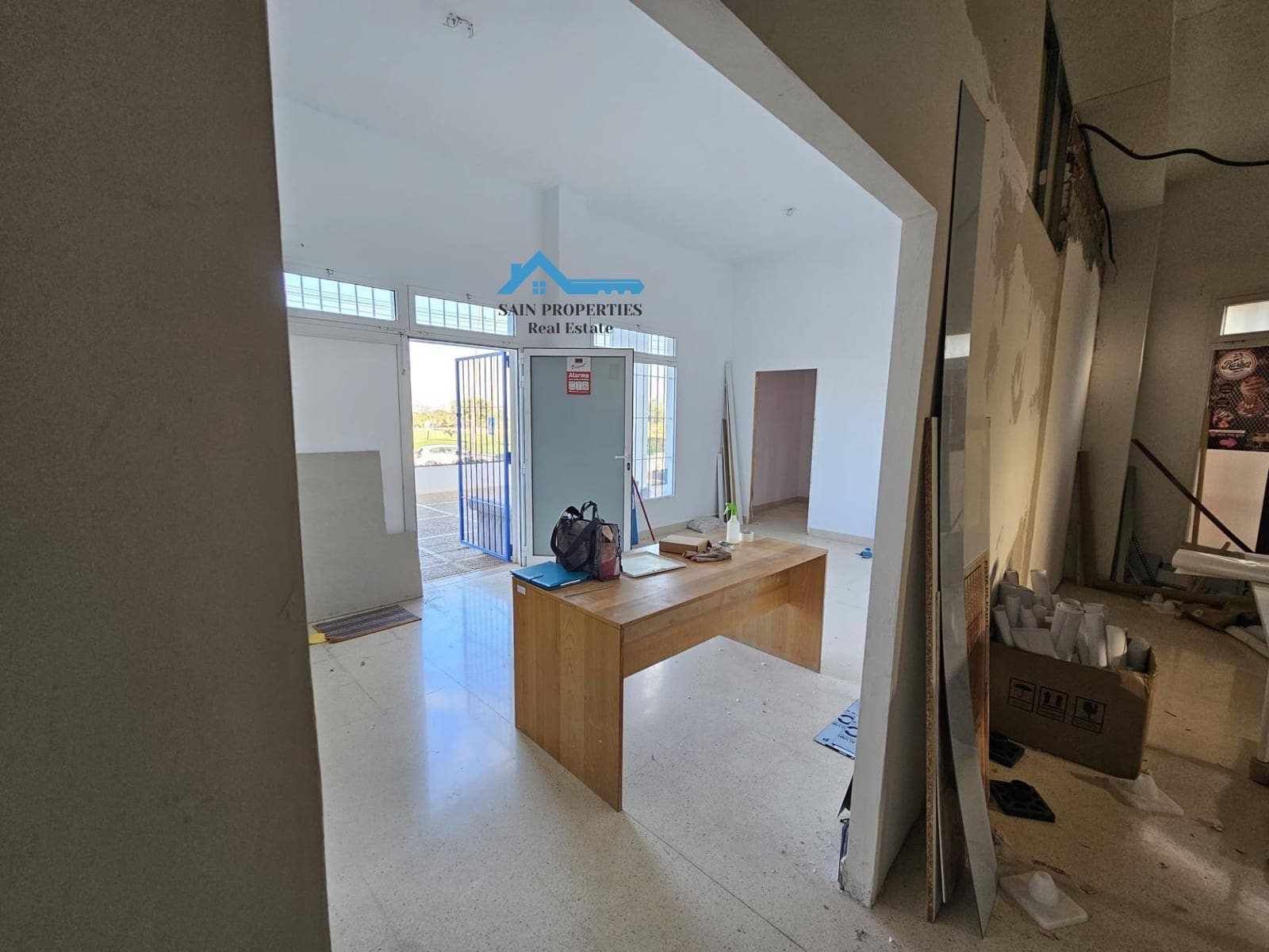 Commercieel te koop in La Nucia - € 194.900 (Ref: 8760230)