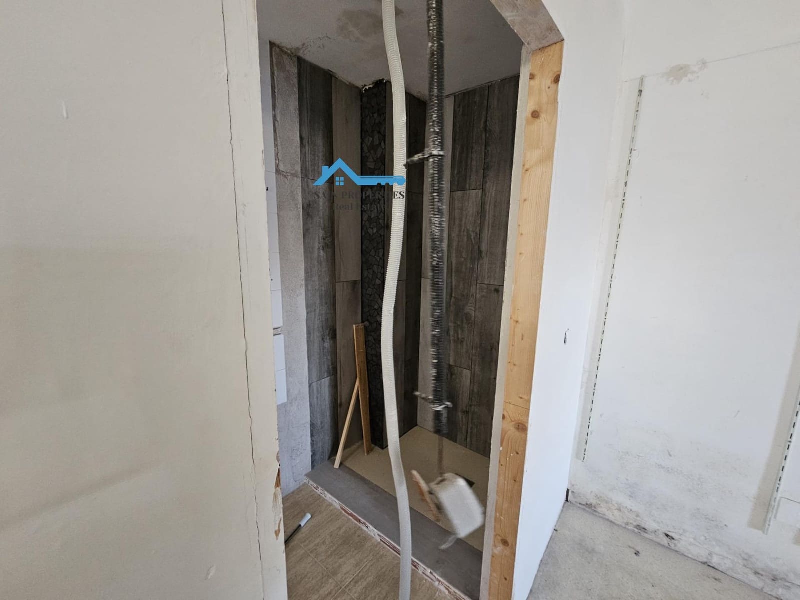 Commercieel te koop in La Nucia - € 194.900 (Ref: 8760230)