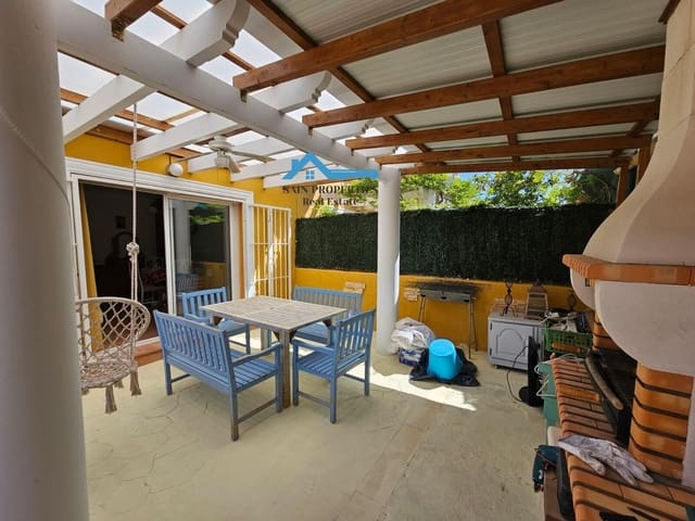 4 soveværelse Semi-Rækkehus til salg i La Nucia - € 314.000 (Ref: 8918045)