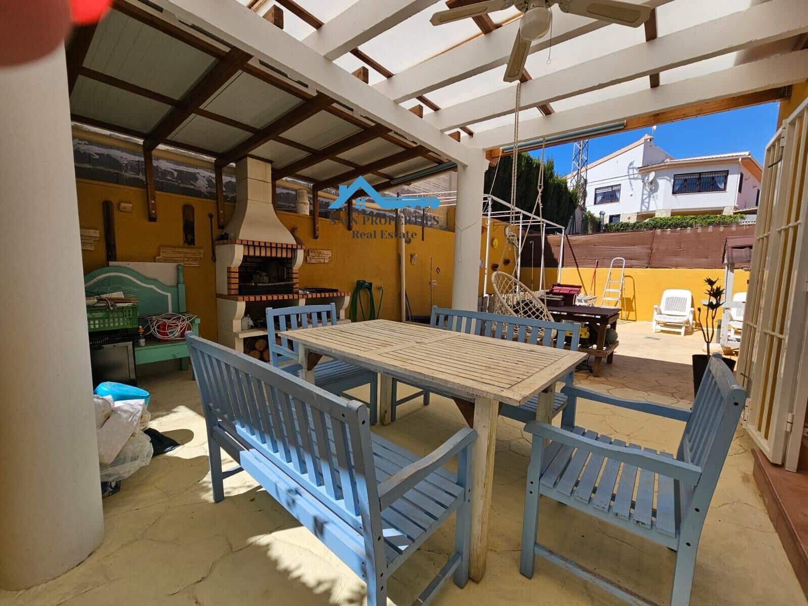 4 soveværelse Semi-Rækkehus til salg i La Nucia - € 314.000 (Ref: 8918045)