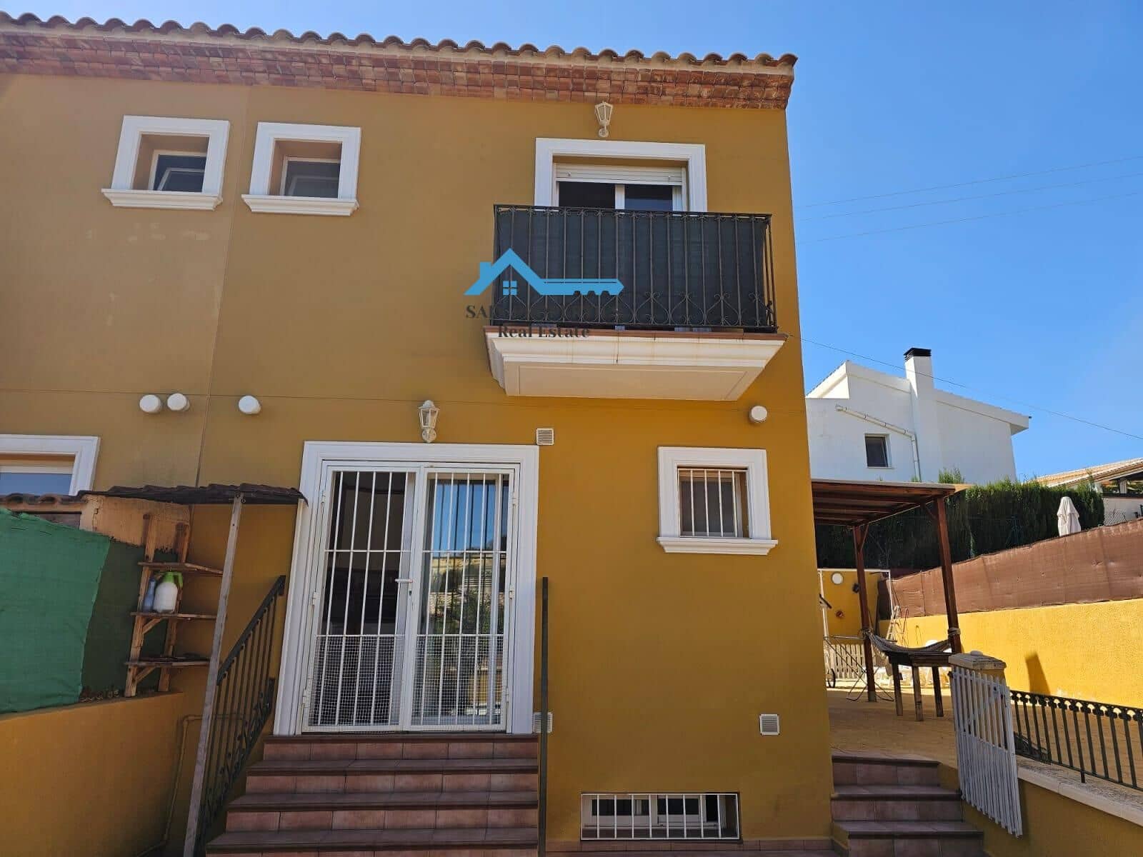 4 soveværelse Semi-Rækkehus til salg i La Nucia - € 314.000 (Ref: 8918045)