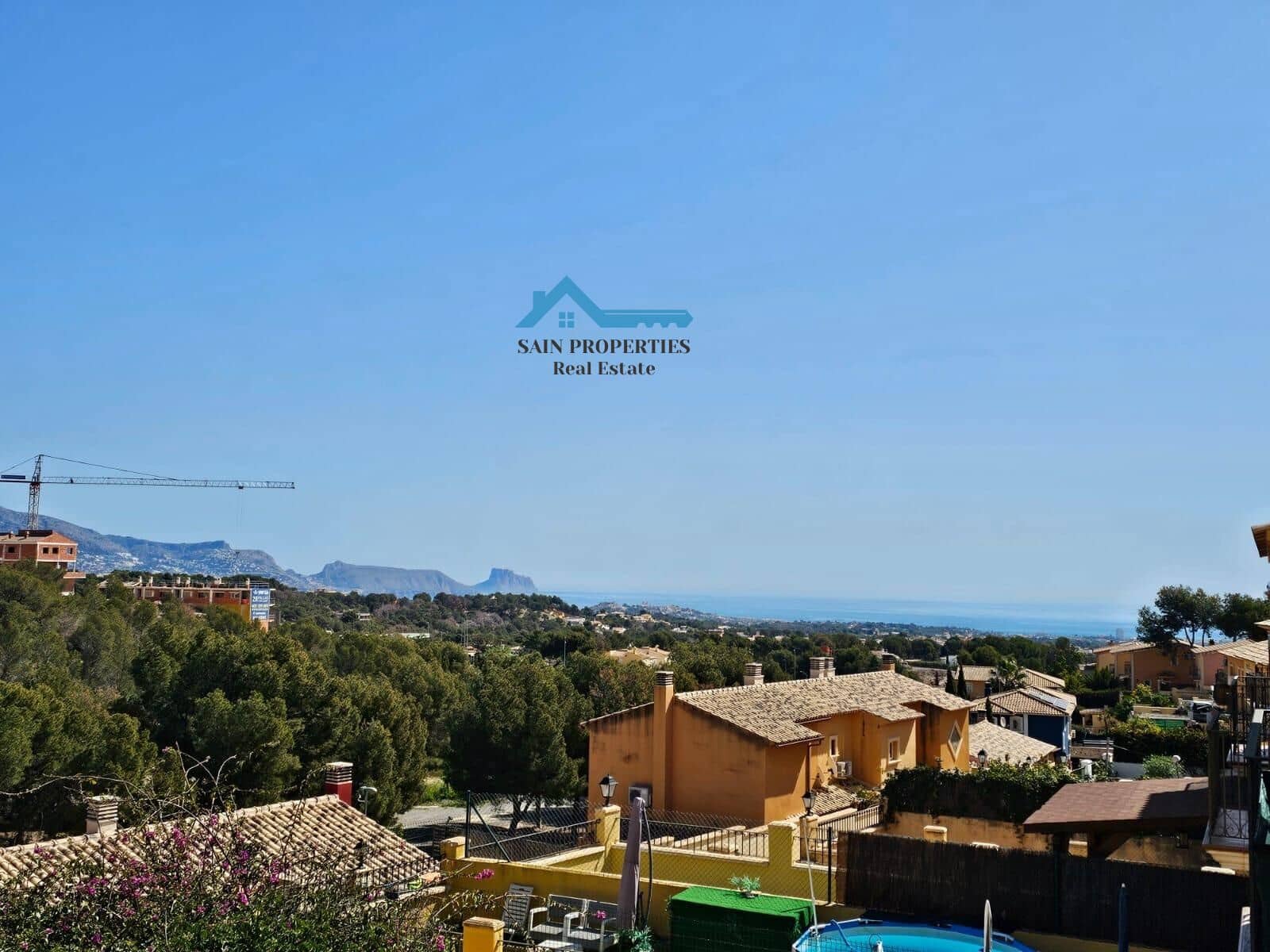 4 soveværelse Semi-Rækkehus til salg i La Nucia - € 314.000 (Ref: 8918045)