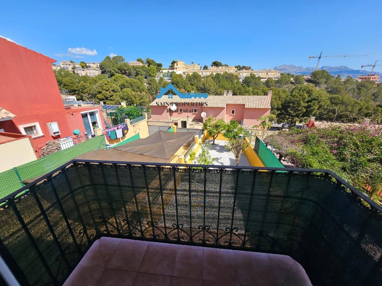 4 soveværelse Semi-Rækkehus til salg i La Nucia - € 314.000 (Ref: 8918045)