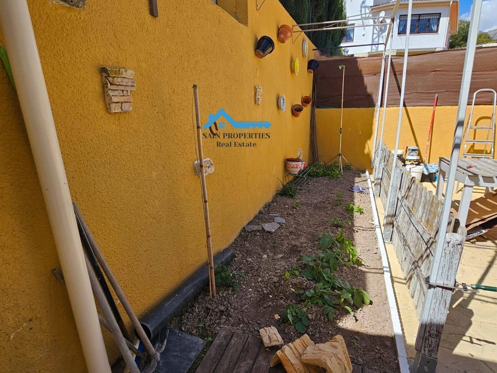 4 soveværelse Semi-Rækkehus til salg i La Nucia - € 314.000 (Ref: 8918045)