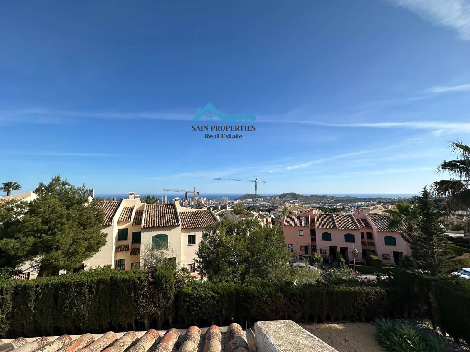 3 bedroom Villa for sale in Finestrat with pool garage - € 650,000 (Ref: 8929003)