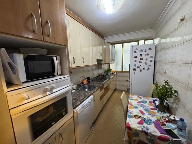 Piso de 3 habitaciones en Benidorm en venta - 265.000 € (Ref: 9029481)