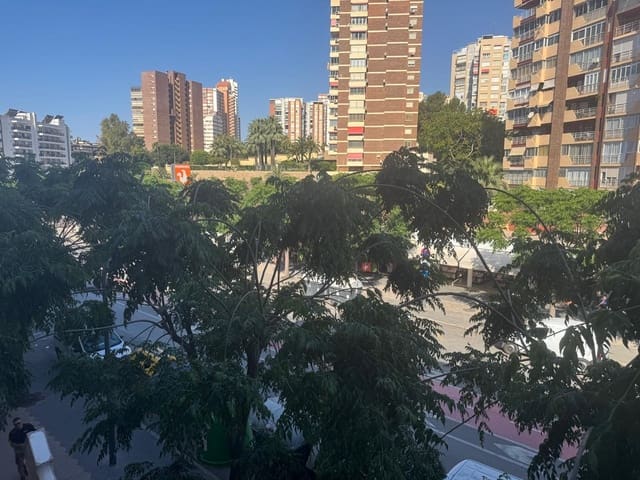 Piso de 3 habitaciones en Benidorm en venta - 265.000 € (Ref: 9029481)