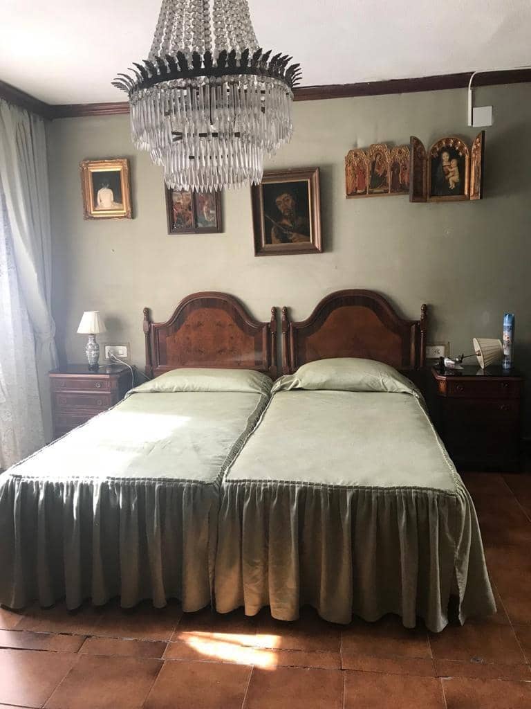 2 bedroom Flat for sale in Benidorm with garage - € 410,000 (Ref: 9085229)