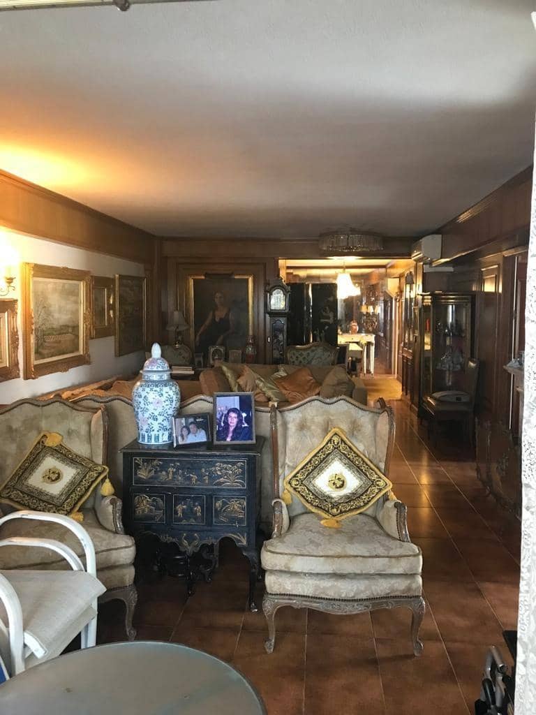 2 bedroom Flat for sale in Benidorm with garage - € 410,000 (Ref: 9085229)