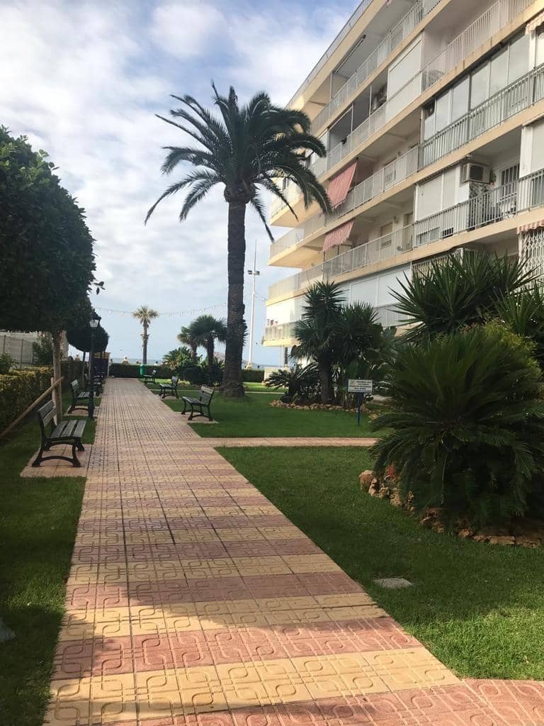 2 bedroom Flat for sale in Benidorm with garage - € 410,000 (Ref: 9085229)