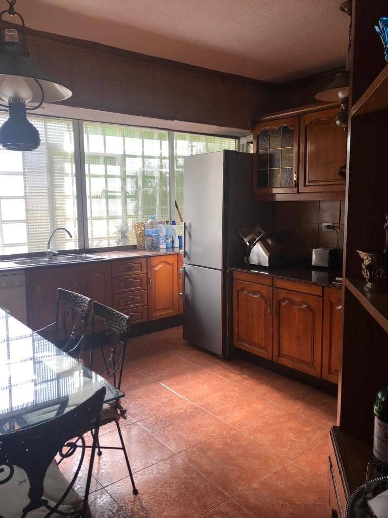 2 bedroom Flat for sale in Benidorm with garage - € 410,000 (Ref: 9085229)