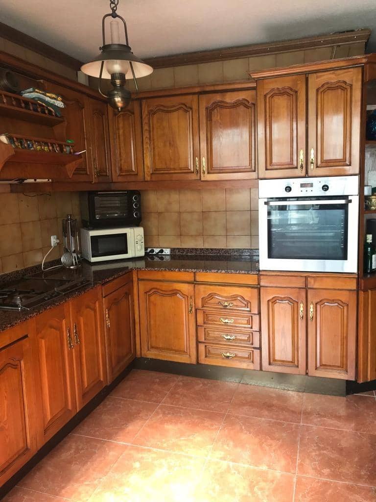 2 bedroom Flat for sale in Benidorm with garage - € 410,000 (Ref: 9085229)