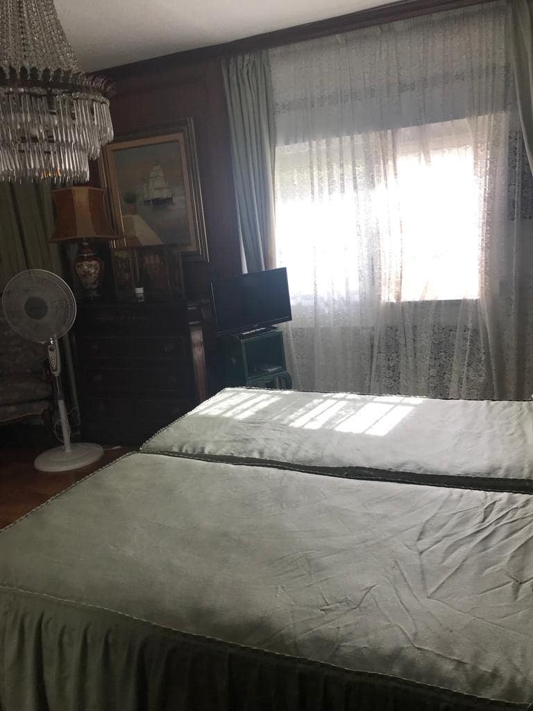 2 bedroom Flat for sale in Benidorm with garage - € 410,000 (Ref: 9085229)