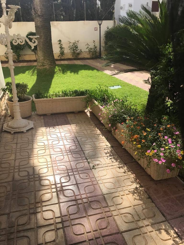 2 bedroom Flat for sale in Benidorm with garage - € 410,000 (Ref: 9085229)