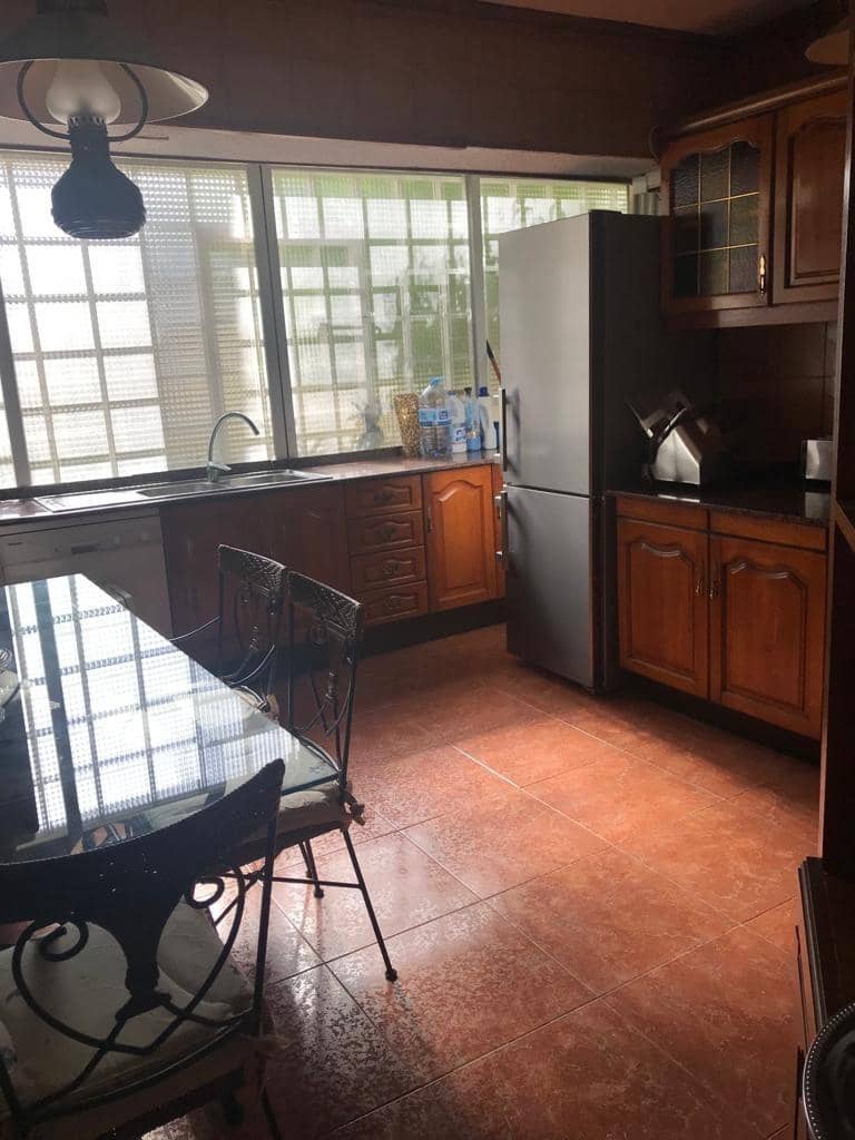 2 bedroom Flat for sale in Benidorm with garage - € 410,000 (Ref: 9085229)