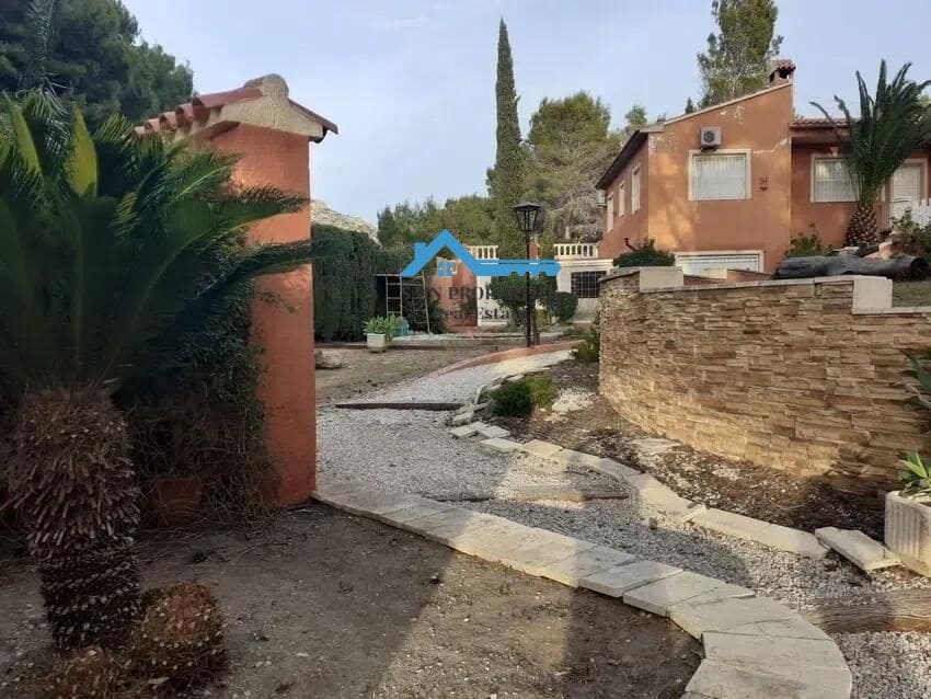 5 bedroom Villa for sale in Altea with pool - € 380,000 (Ref: 9132303)