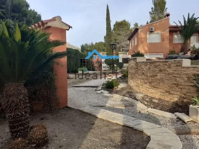 5 bedroom Villa for sale in Altea with pool - € 380,000 (Ref: 9132303)