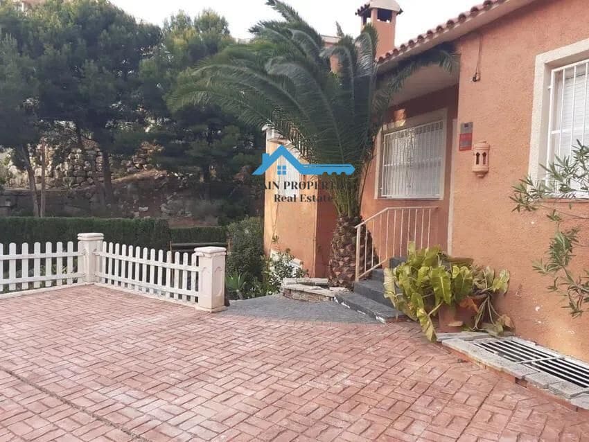 5 bedroom Villa for sale in Altea with pool - € 380,000 (Ref: 9132303)