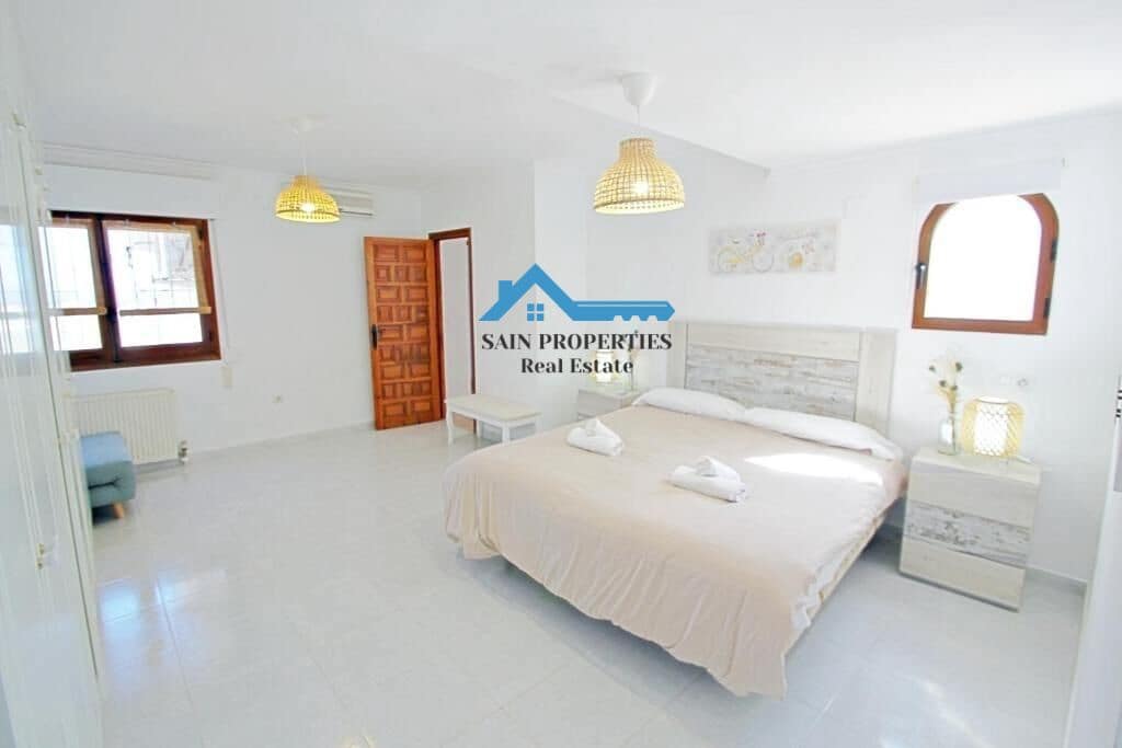 5 soveværelse Villa til salg i Calpe / Calp med swimmingpool garage - € 700.000 (Ref: 9141554)